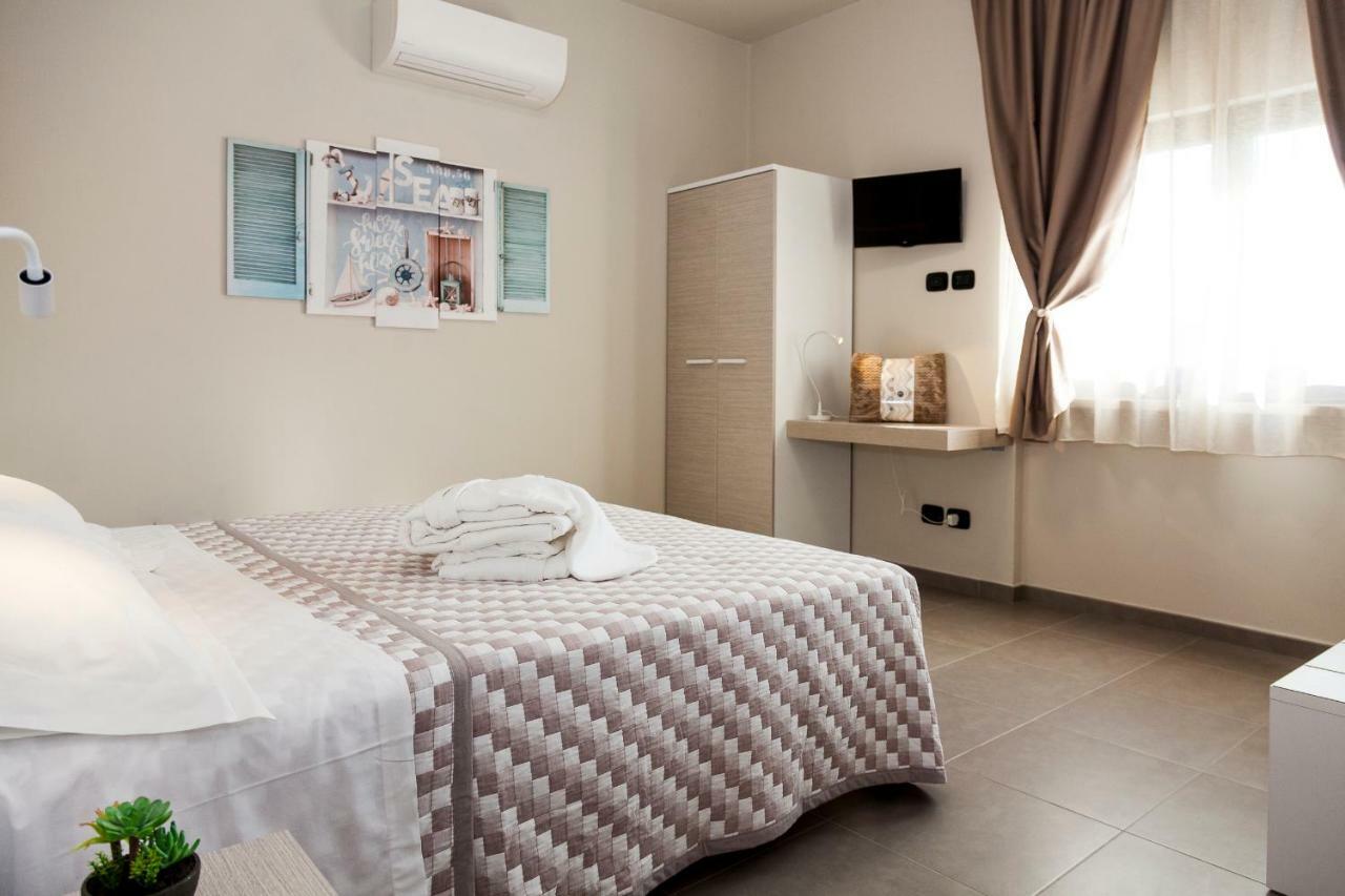 Riviera Hub Guest house Cisano sul Neva