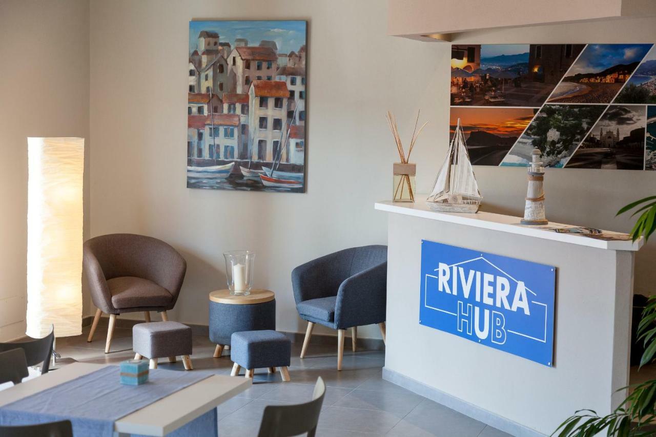 Riviera Hub *